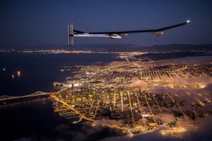 Vol d'essai avion solaire Solar Impulse au dessus du pont Golden Gate