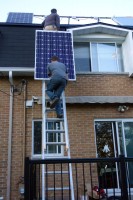 Installation panneaux solaires PV SolarWorld 265W monocristallins sur ma maison de Montréal, au Québec