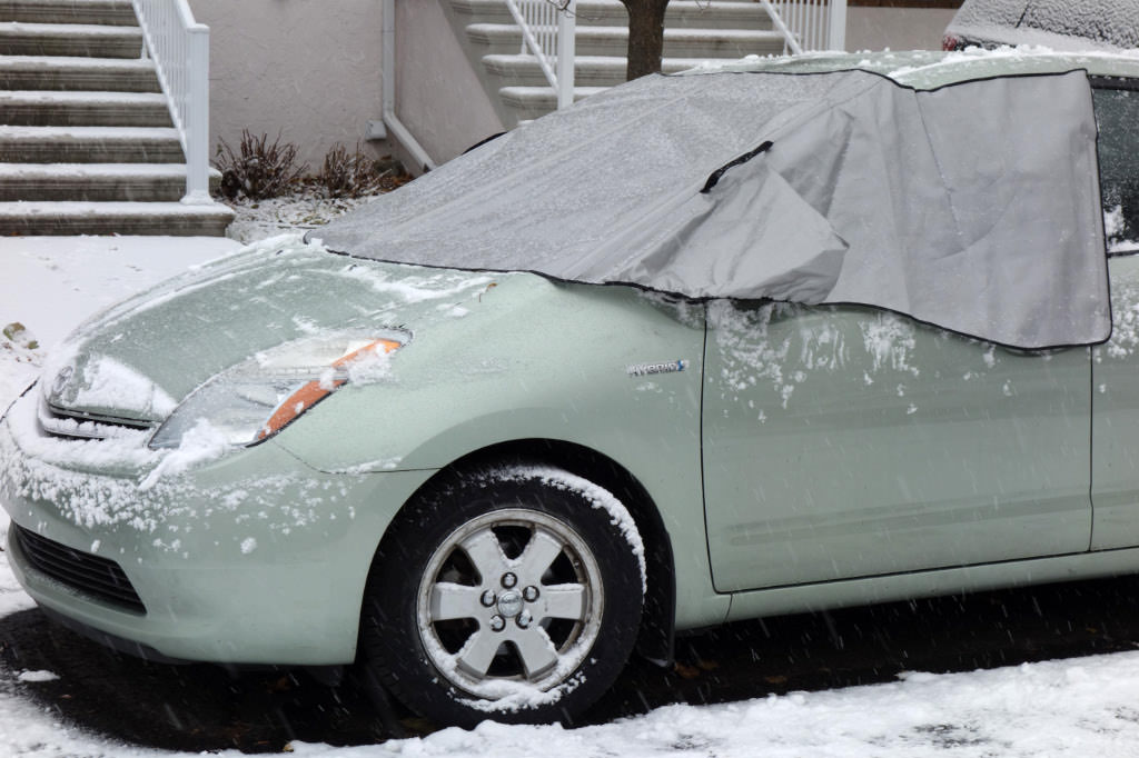 Housse / bâche pluie verglaçante Minigarage sur une Toyota Prius