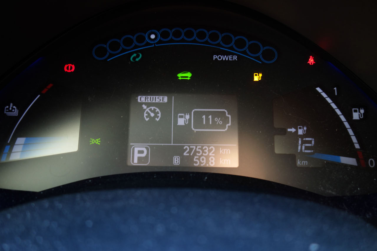 Bouchon de circulation autonomie voiture électrique Nissan LEAF hiver