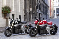 L’agglomération de Longueuil innove avec les deux premières motos entièrement électriques 100 % longueuilloises