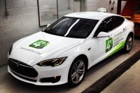 Une première en Amérique du Nord – Un taxi électrique Tesla S prend la route à Québec