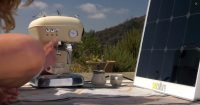 Solpad - panneau solaire alimentant une machine à espresso
